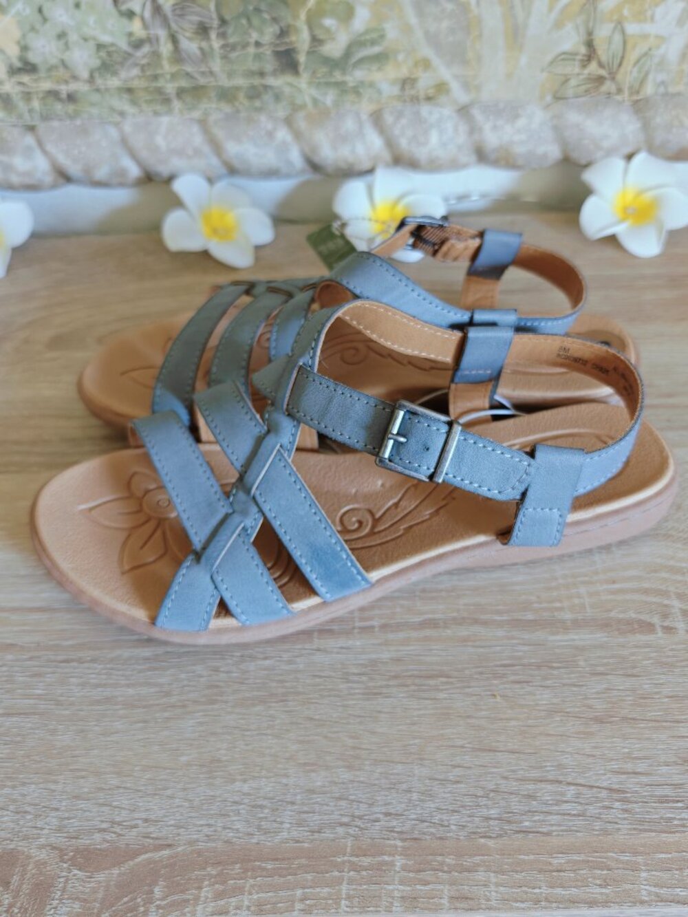 NWT BOC Born Blue Leather Strappy Comfort Lightweight Sandals Sz. 8